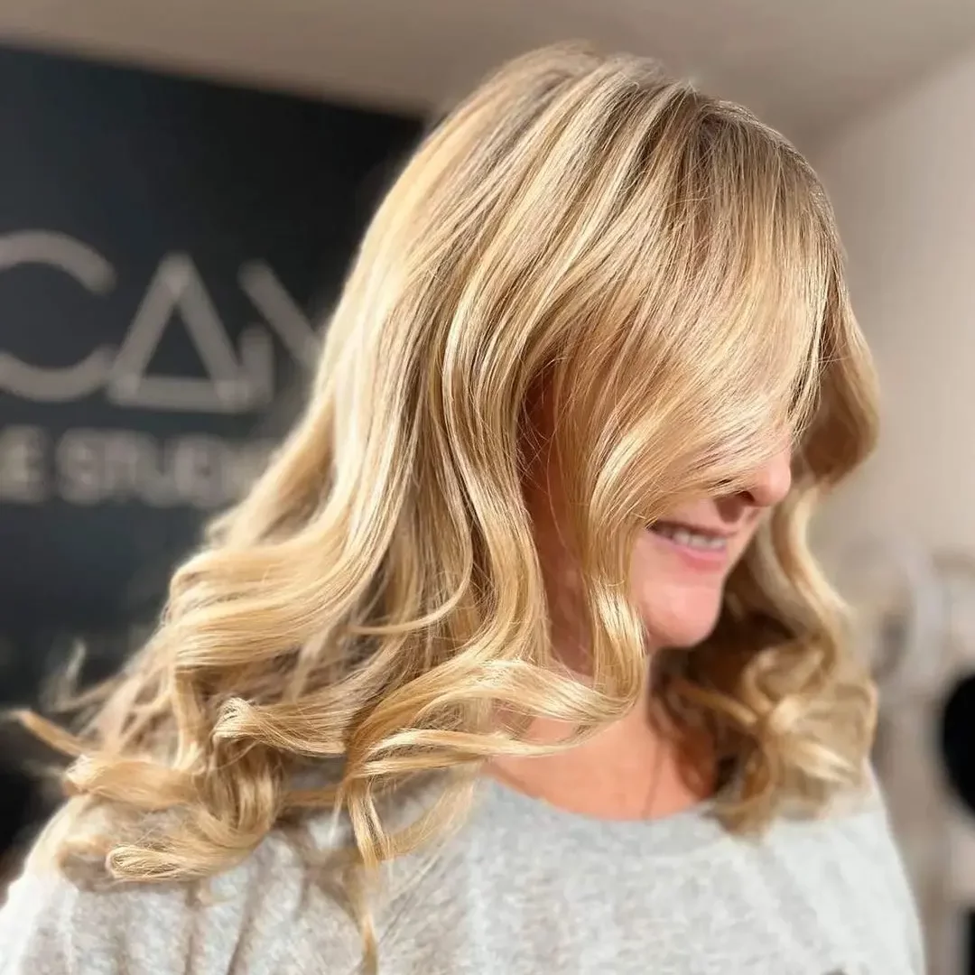 Service de blond Arcanic Eric St Jean Prix Contessa Coiffure Coupe Brushing Style design produits capilaires Chevelure cheveux hair dresser coiffant Formation Academie Service de blond Arcanic Eric St Jean Prix Contessa Coiffure Coupe Brushing Style design produits capilaires Chevelure cheveux hair dresser coiffant Formation Academie